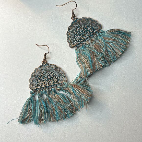 NWT Trendy Bronze Tassel Earrings - Picture 4 of 12